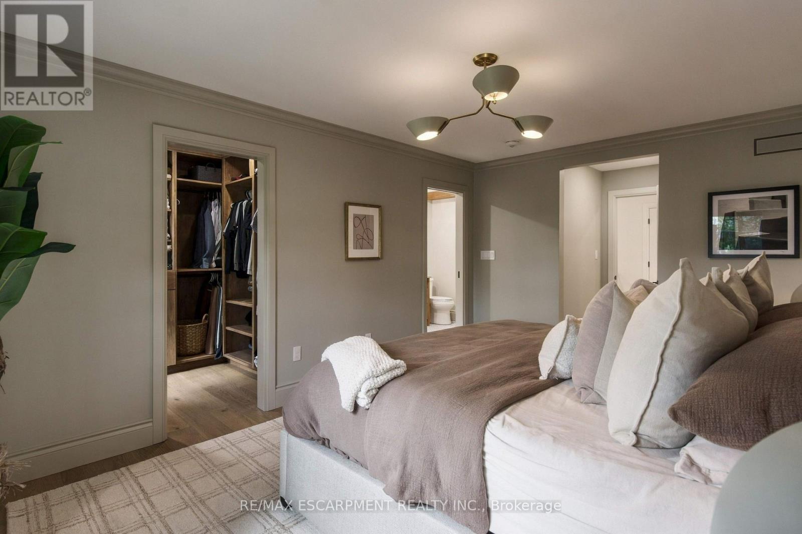 890 Forest Glen Avenue Property Photo 23