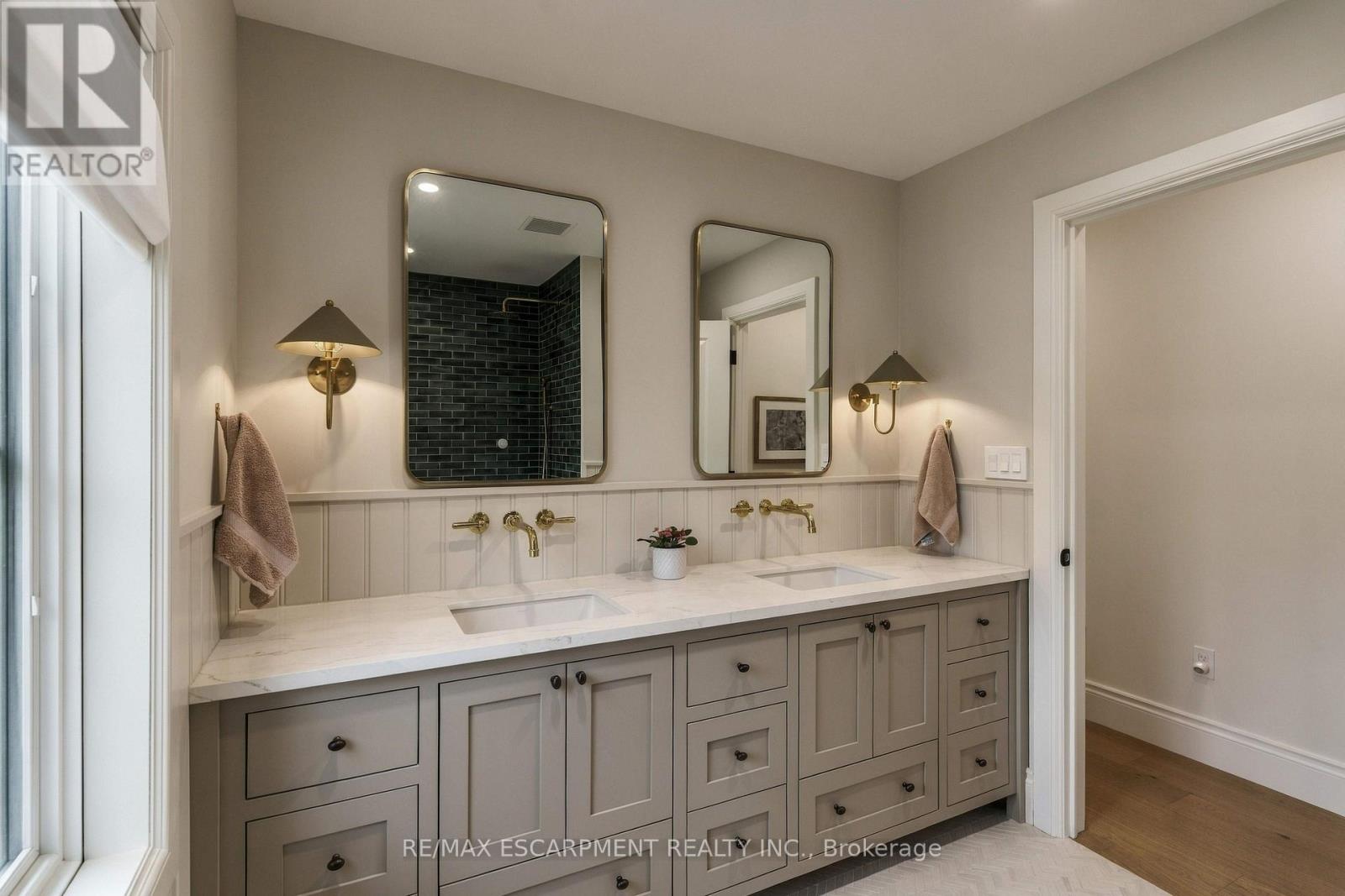 890 Forest Glen Avenue Property Photo 33