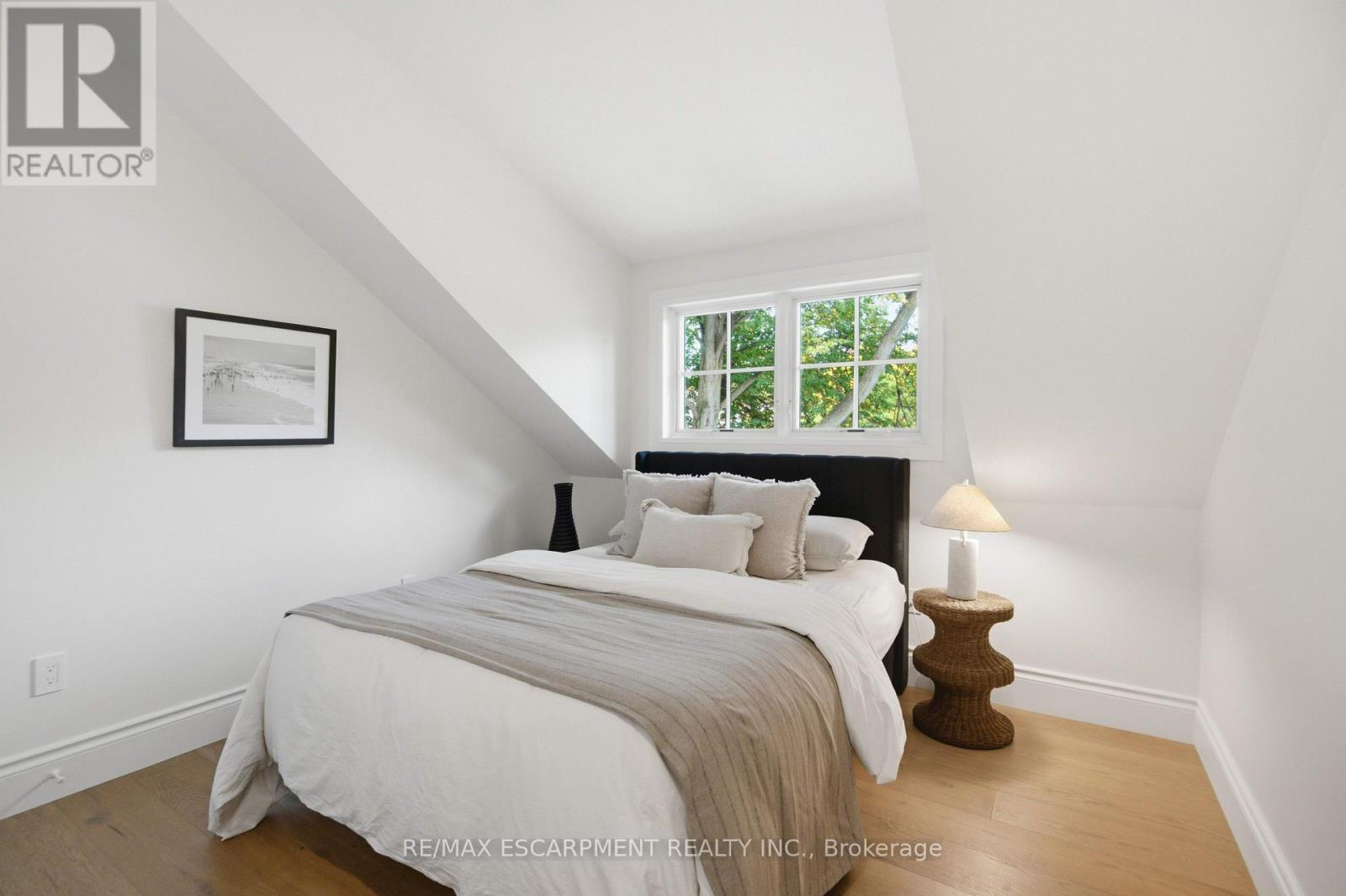 890 Forest Glen Avenue Property Photo 35