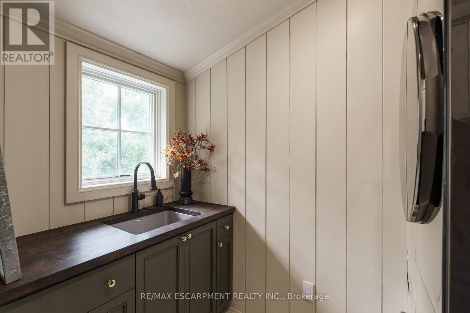 890 Forest Glen Avenue Property Photo 37