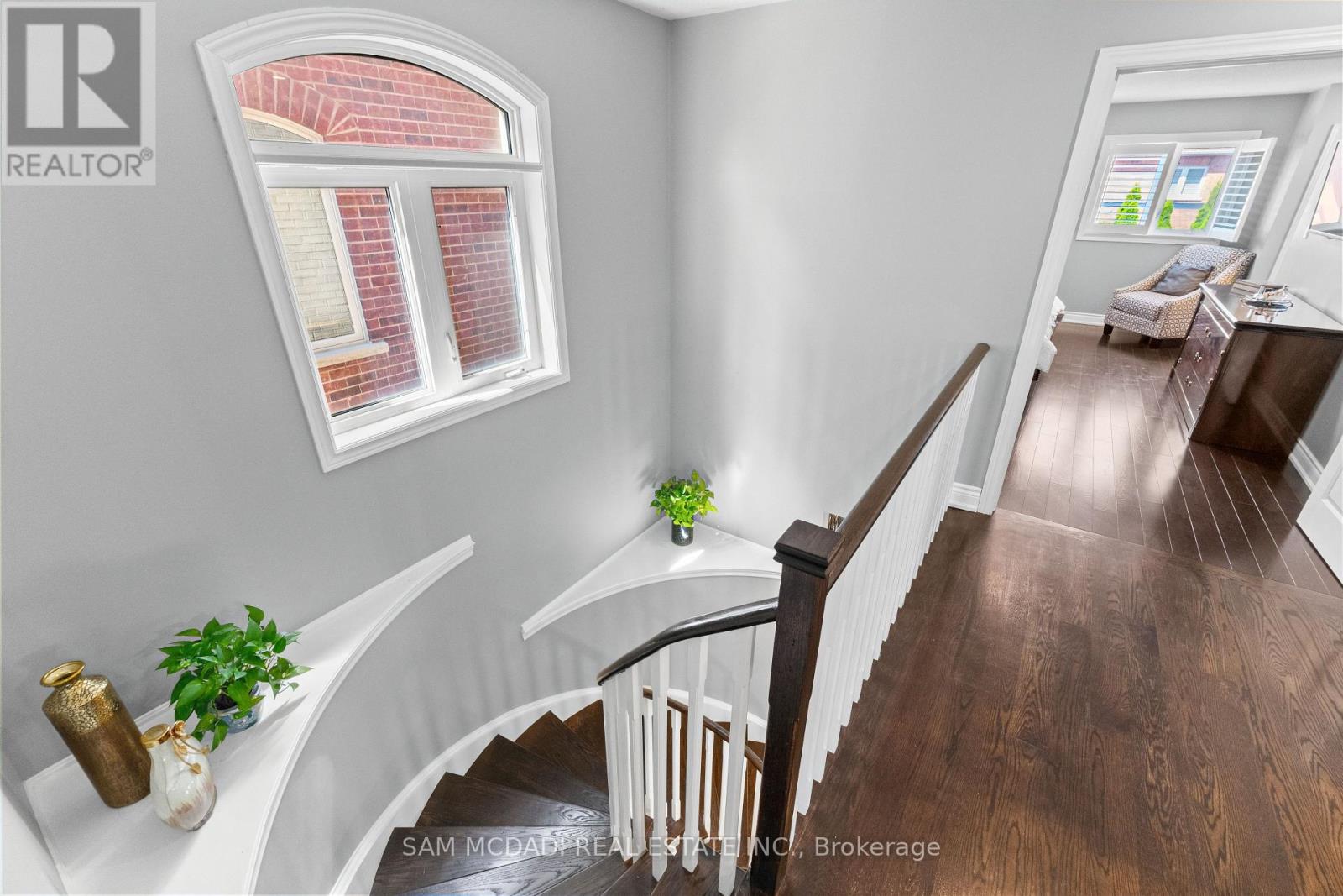 195 Holmes Crescent Property Photo 16
