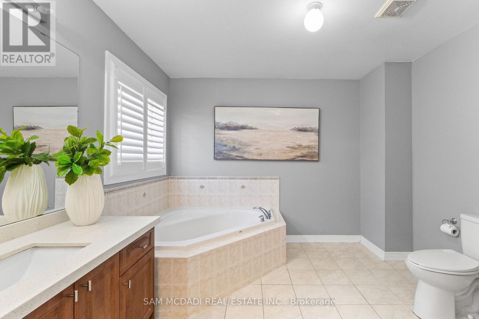 195 Holmes Crescent Property Photo 19