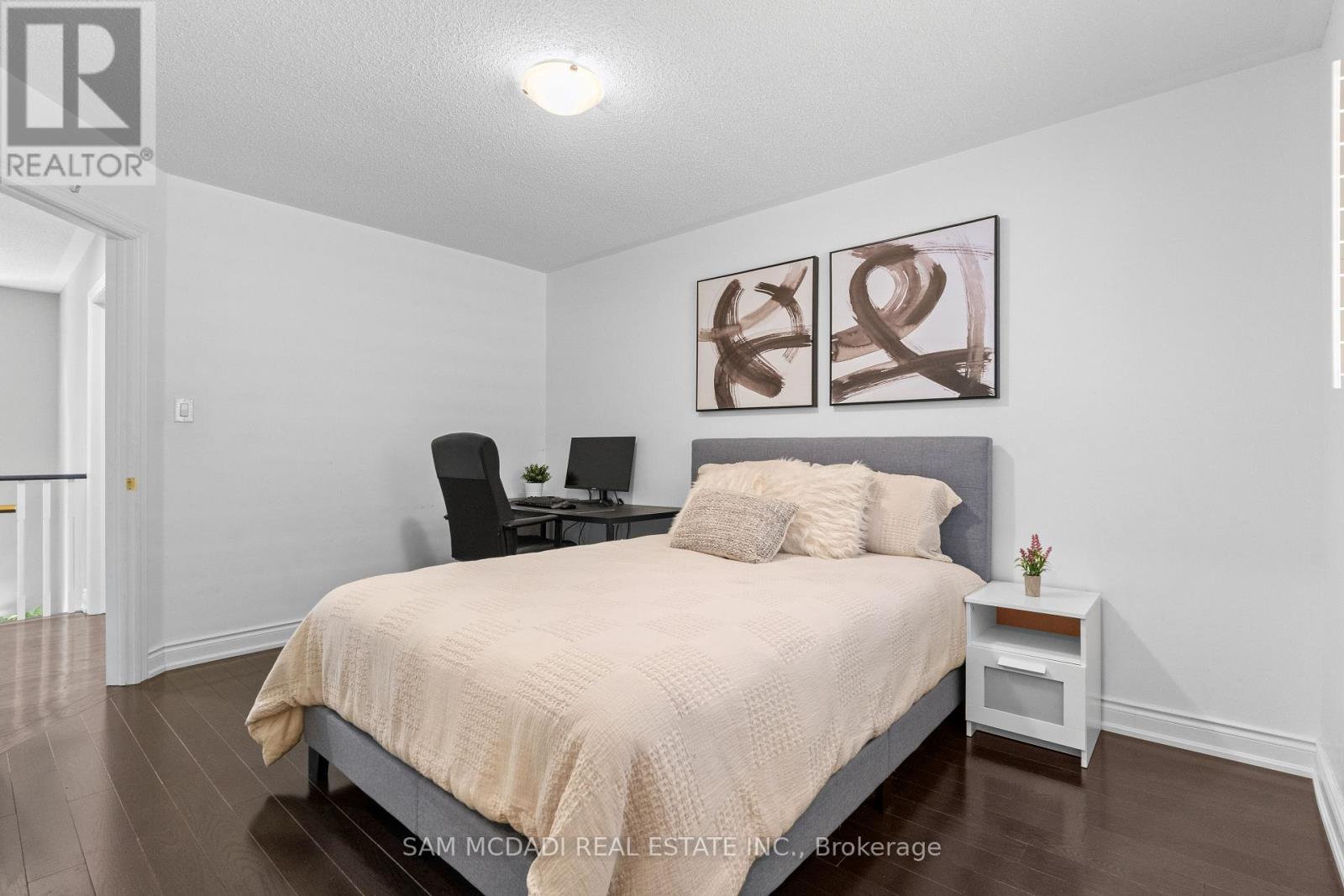 195 Holmes Crescent Property Photo 22
