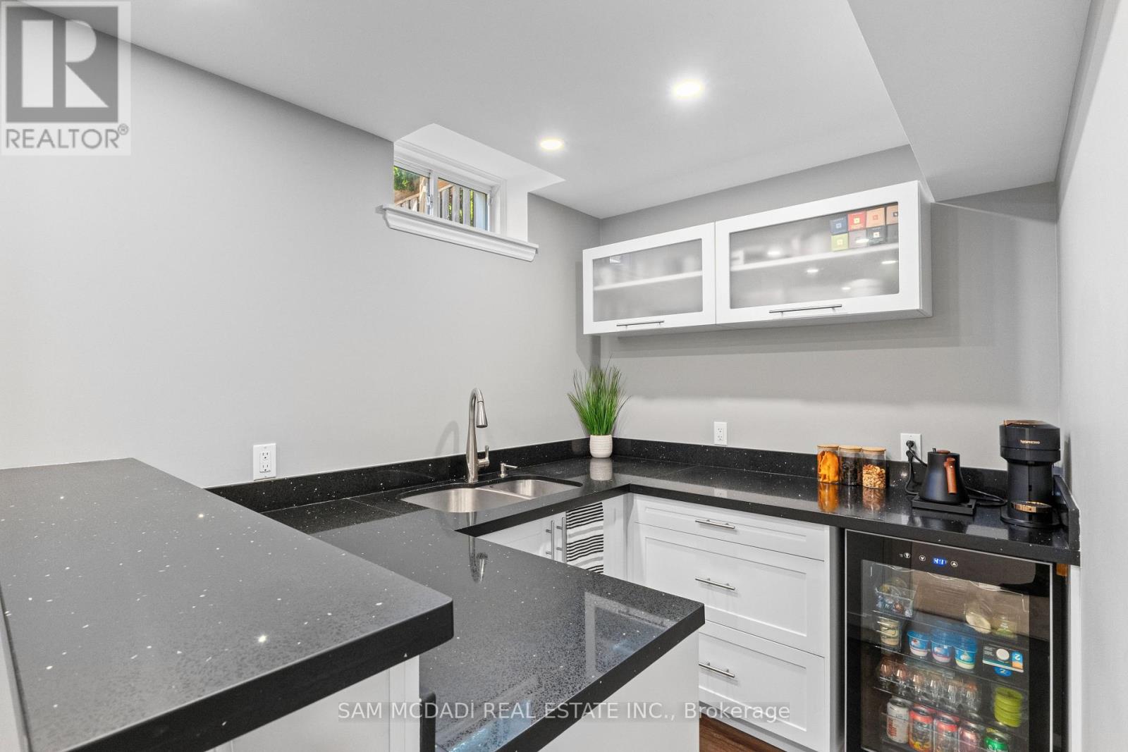 195 Holmes Crescent Property Photo 28