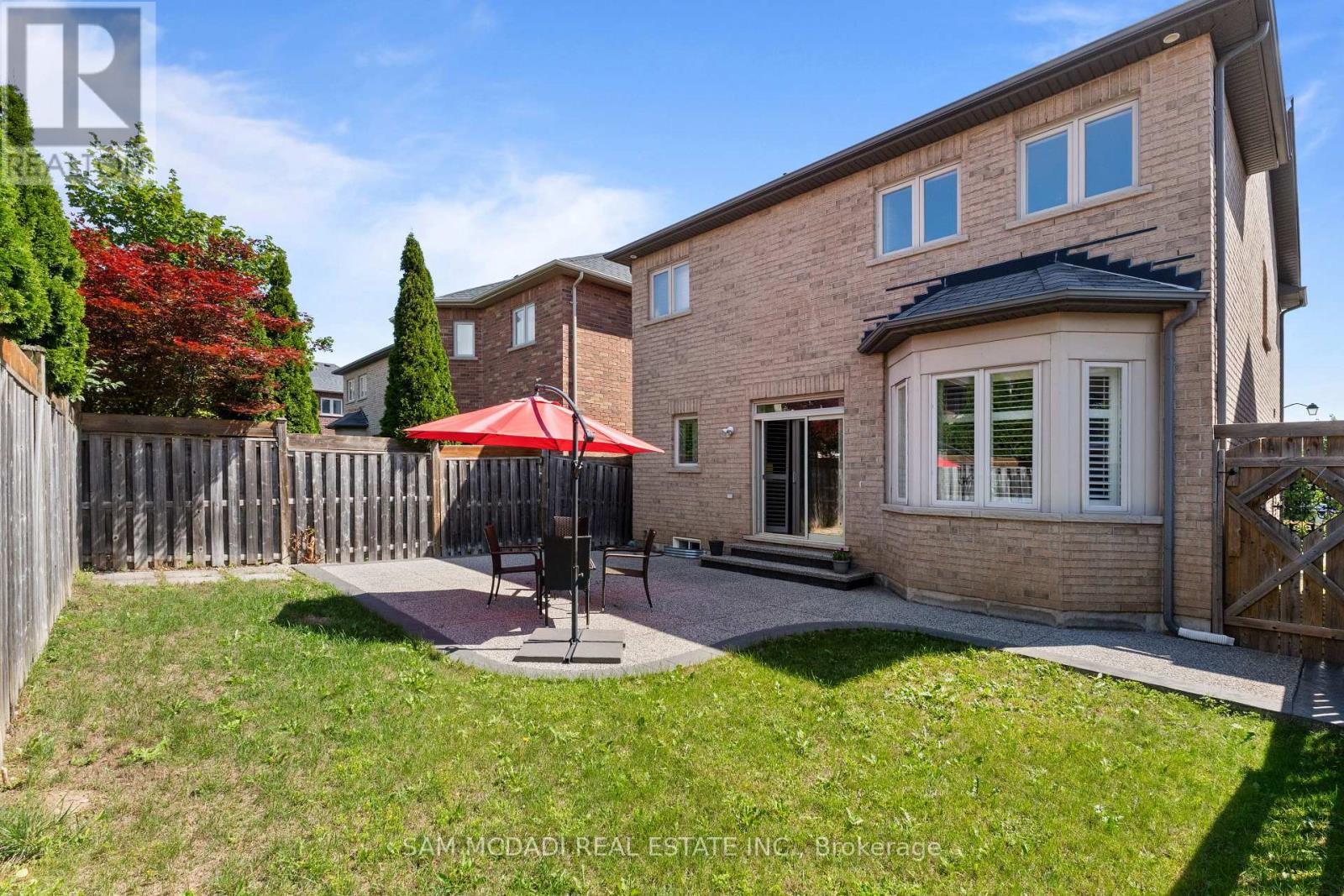195 Holmes Crescent Property Photo 31