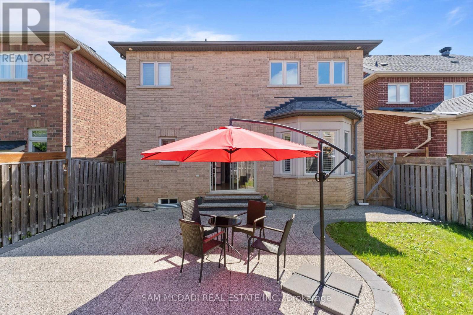 195 Holmes Crescent Property Photo 32