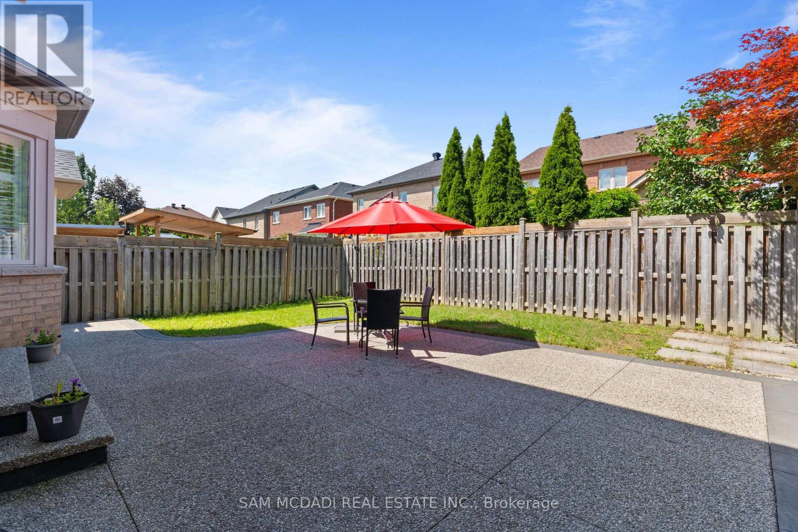 195 Holmes Crescent Property Photo 34