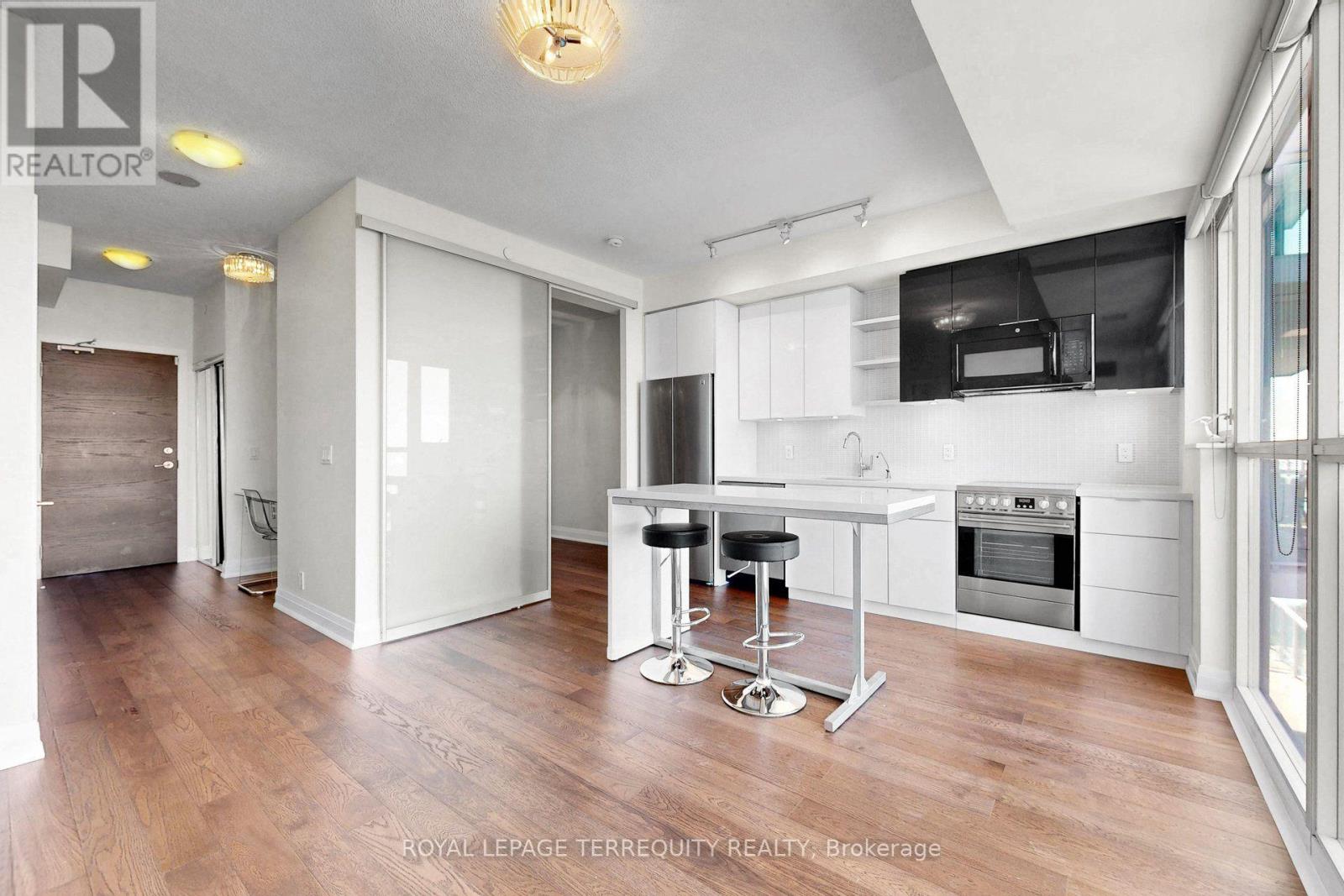 3111 - 33 Shore Breeze Drive Property Photo 12