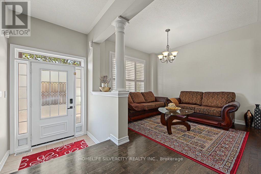483 Hinchey Crescent Property Photo 3