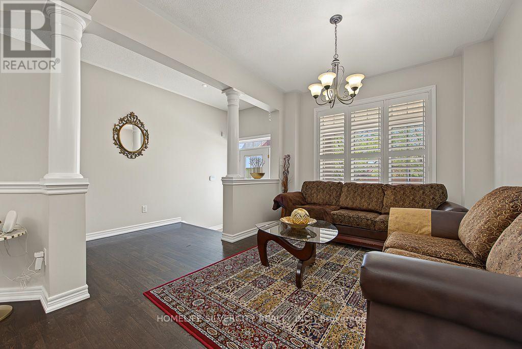 483 Hinchey Crescent Property Photo 6