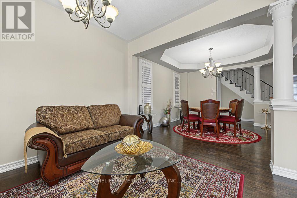 483 Hinchey Crescent Property Photo 7