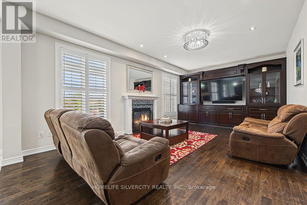 483 Hinchey Crescent Property Photo 11