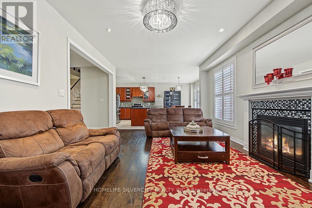 483 Hinchey Crescent Property Photo 14