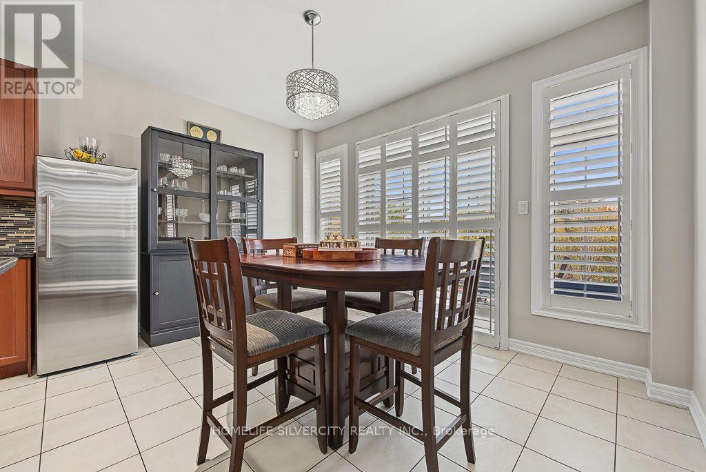 483 Hinchey Crescent Property Photo 15