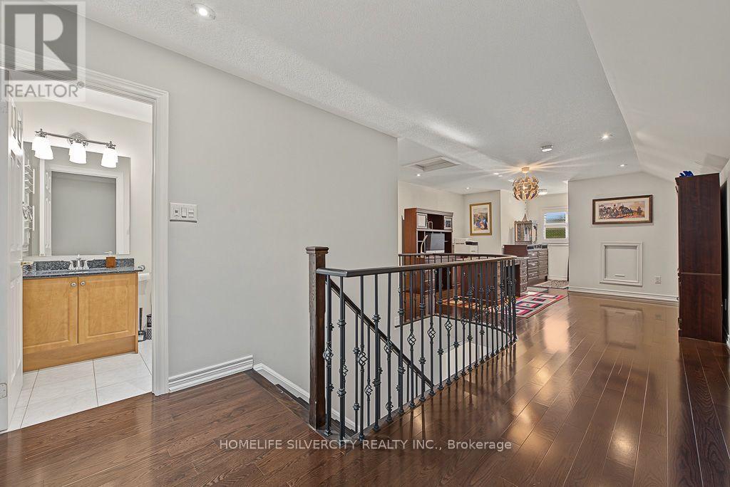 483 Hinchey Crescent Property Photo 22