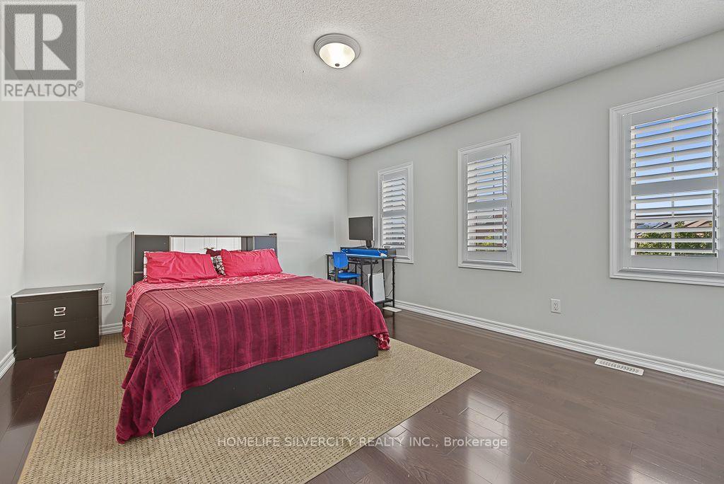 483 Hinchey Crescent Property Photo 32