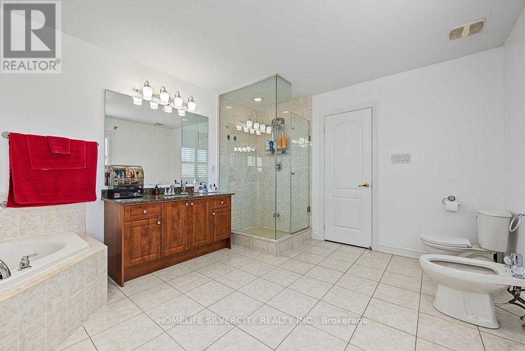 483 Hinchey Crescent Property Photo 37