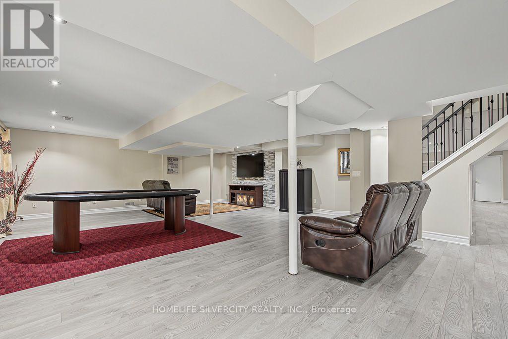 483 Hinchey Crescent Property Photo 44