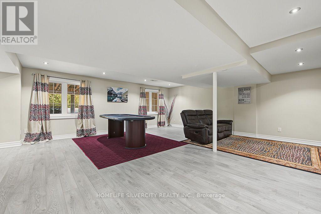 483 Hinchey Crescent Property Photo 45