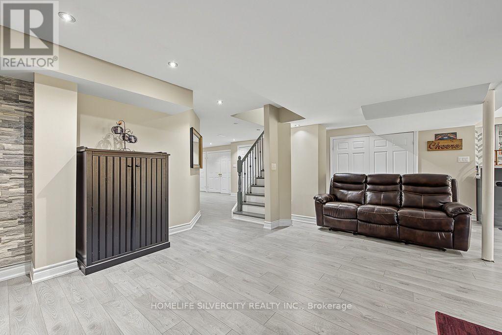 483 Hinchey Crescent Property Photo 46