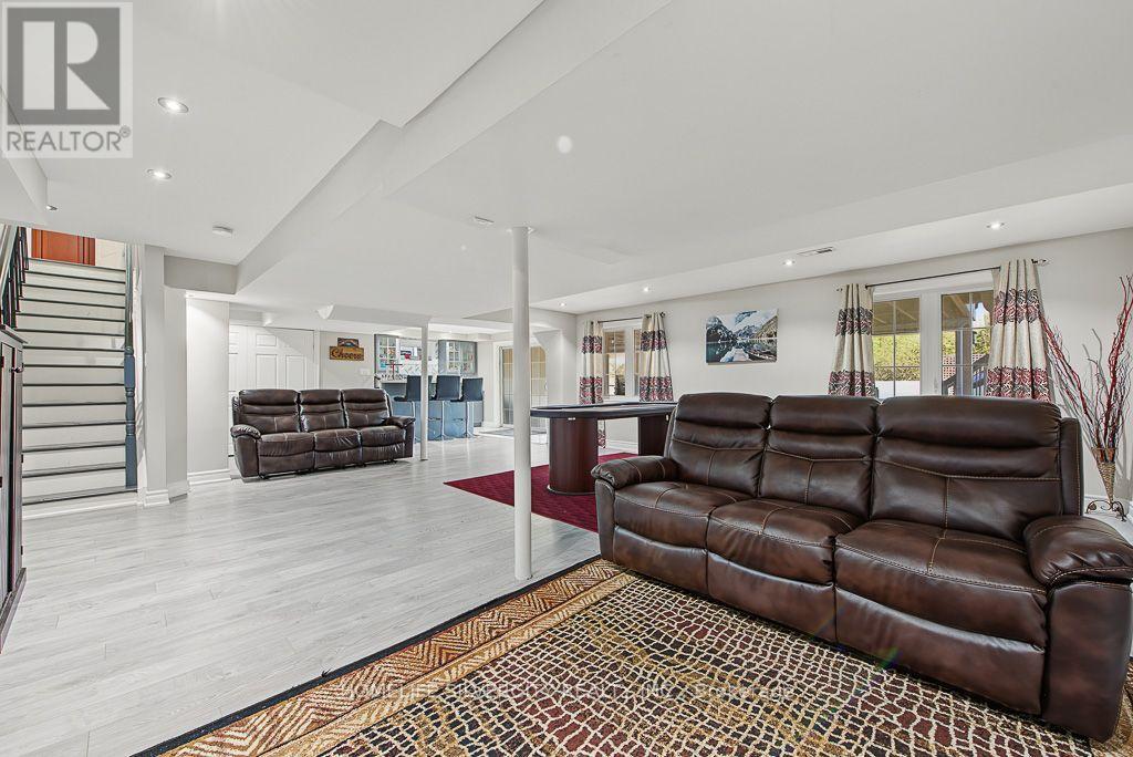 483 Hinchey Crescent Property Photo 47