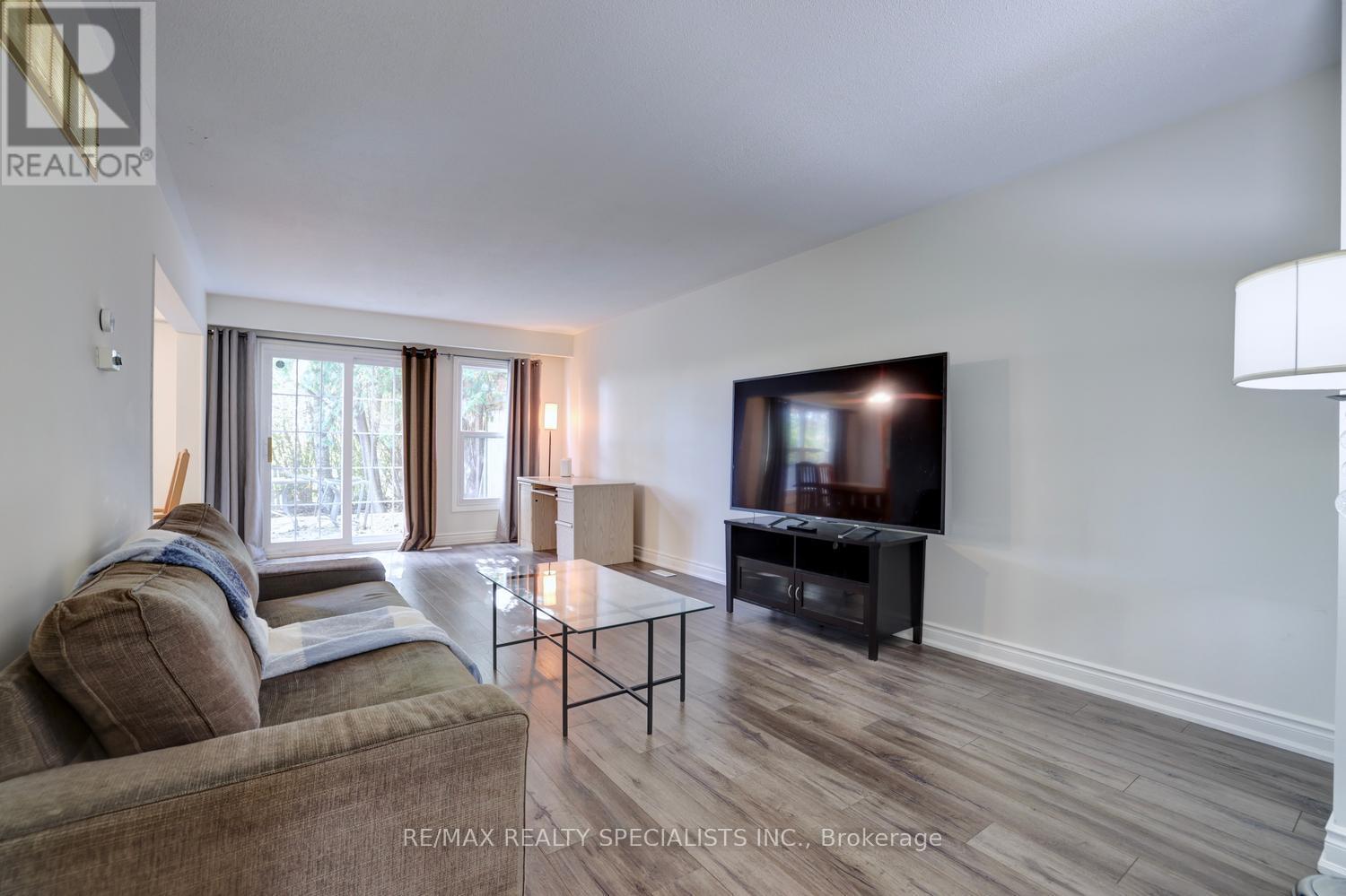2494 Barcella Crescent Property Photo 6