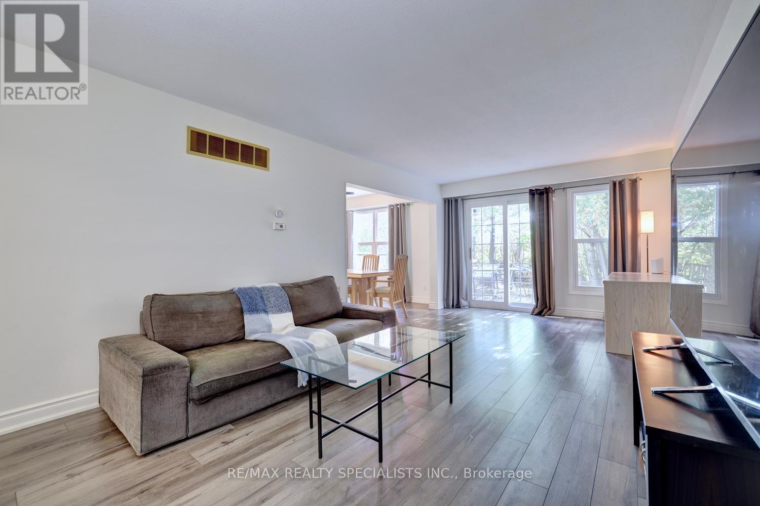 2494 Barcella Crescent Property Photo 7