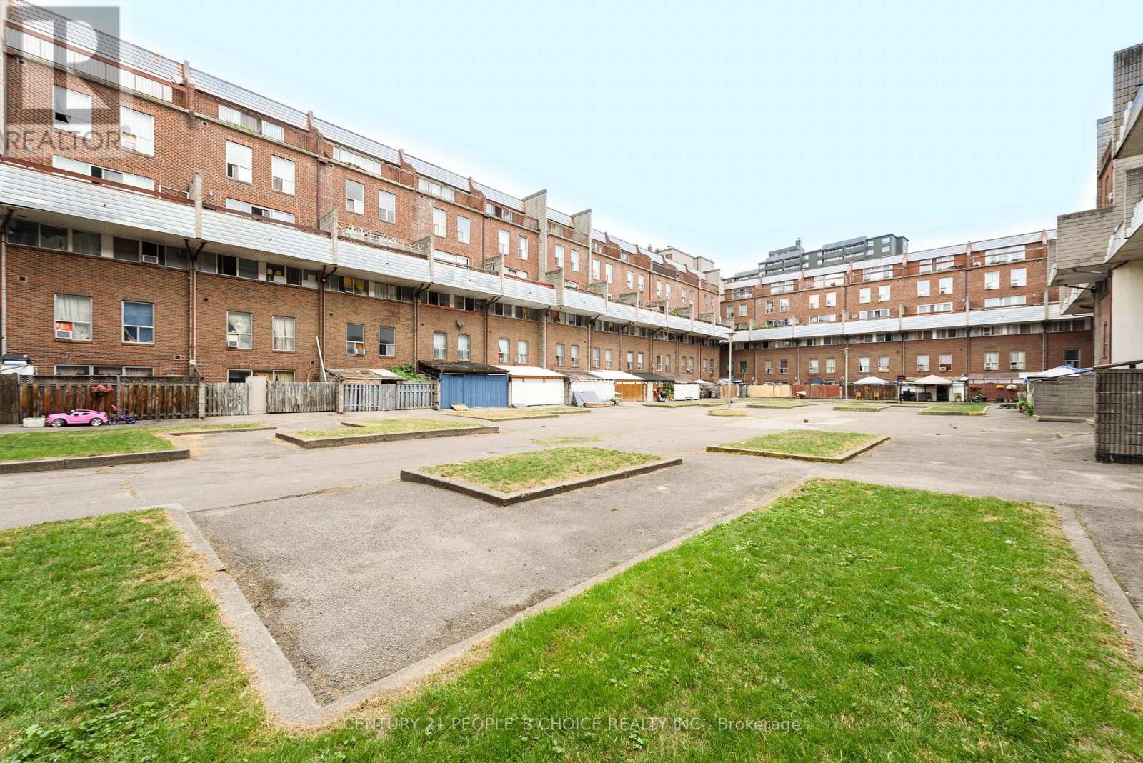 116 - 10 Eddystone Avenue Property Photo 4