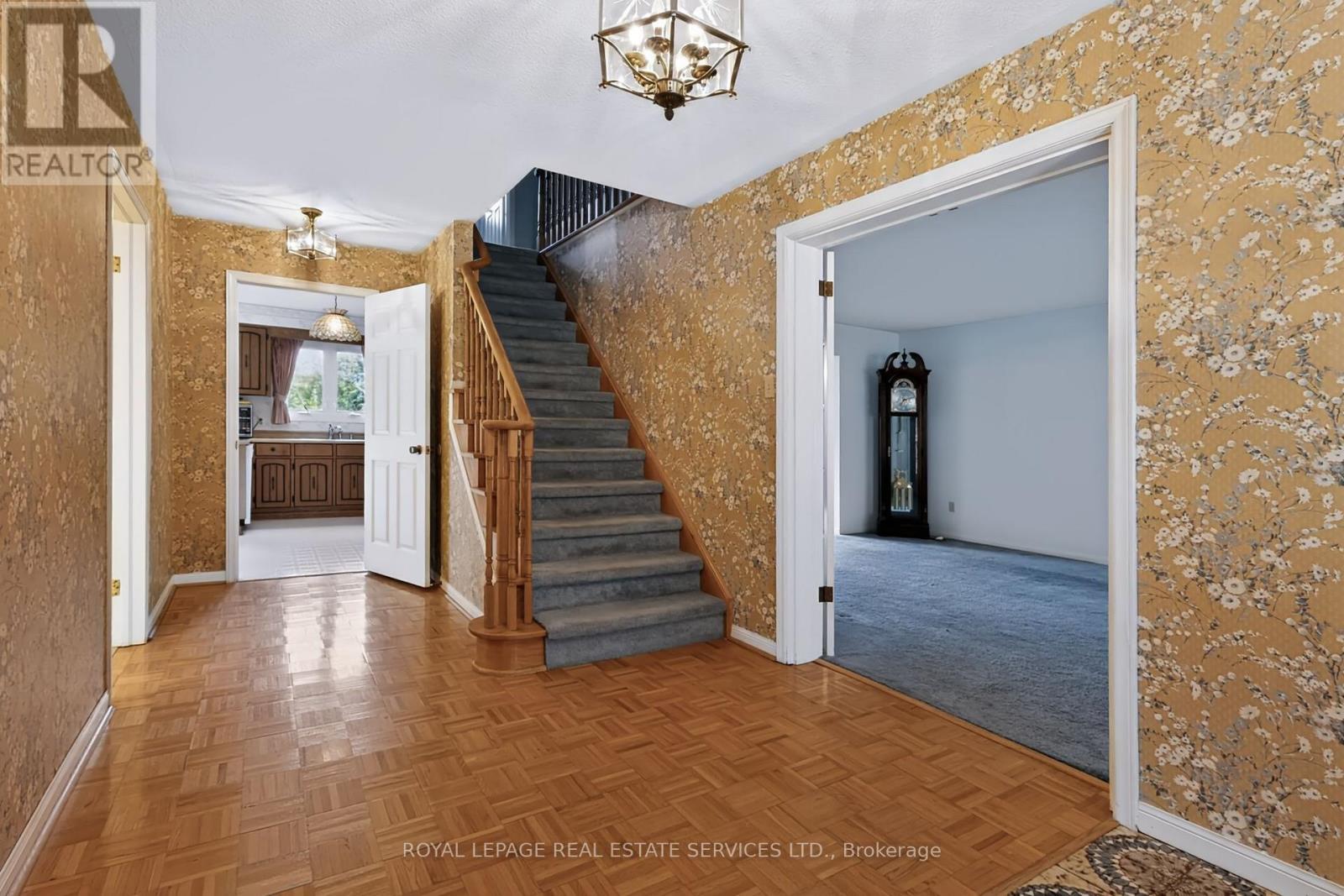 1326 Prince Albert Court Property Photo 4