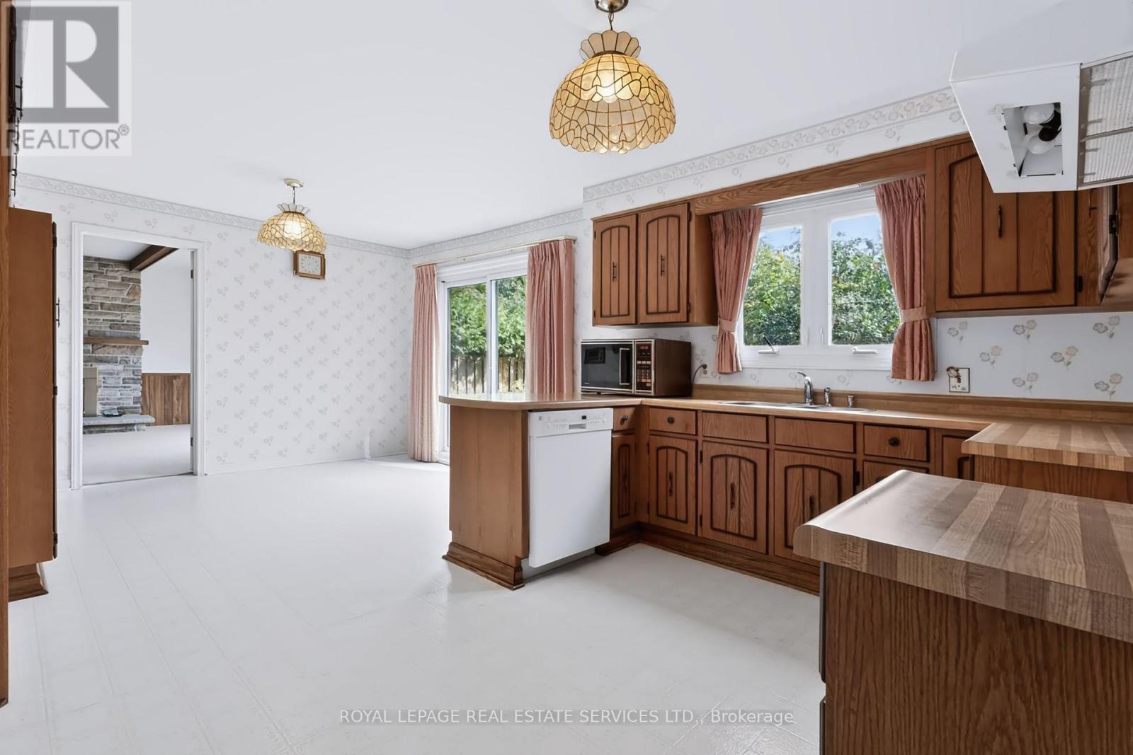 1326 Prince Albert Court Property Photo 7