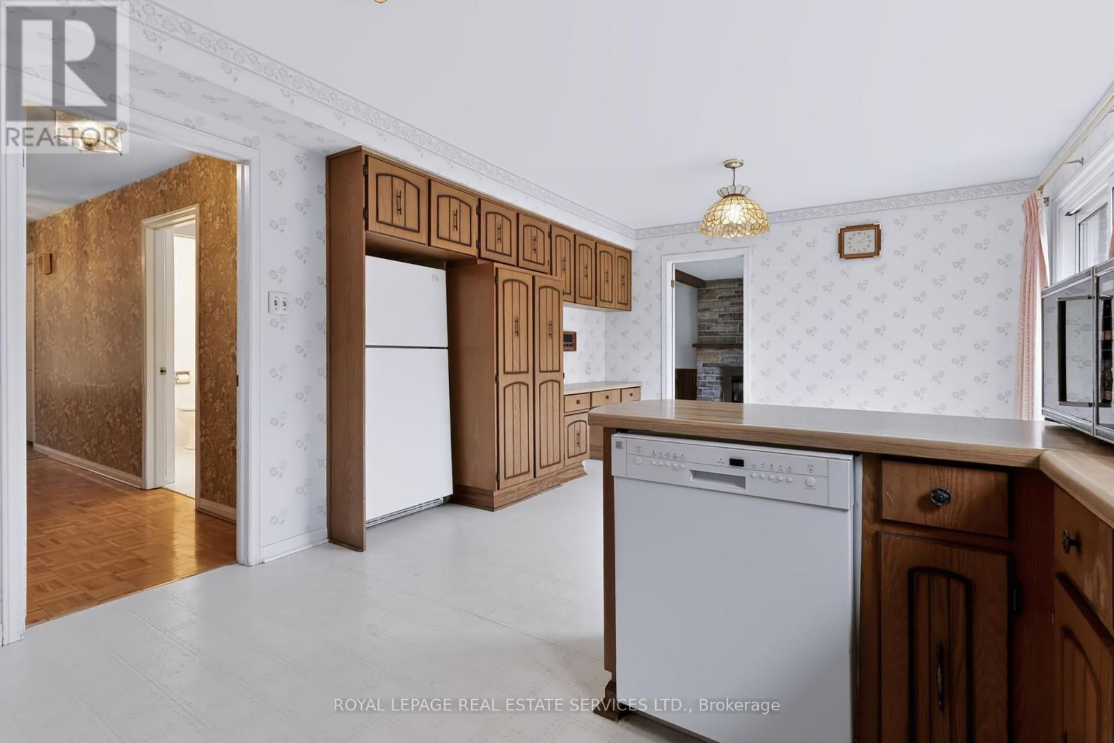 1326 Prince Albert Court Property Photo 8