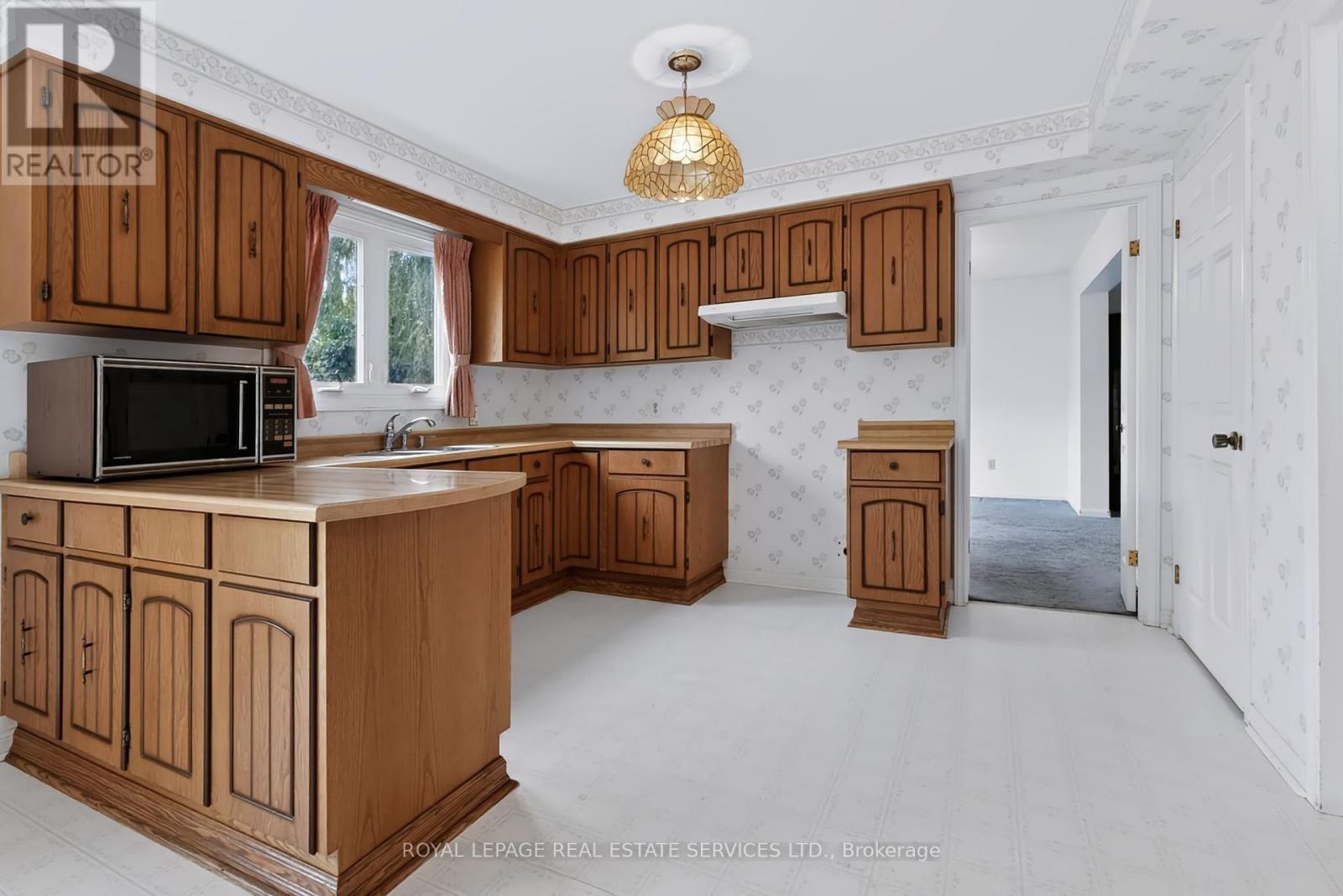 1326 Prince Albert Court Property Photo 10