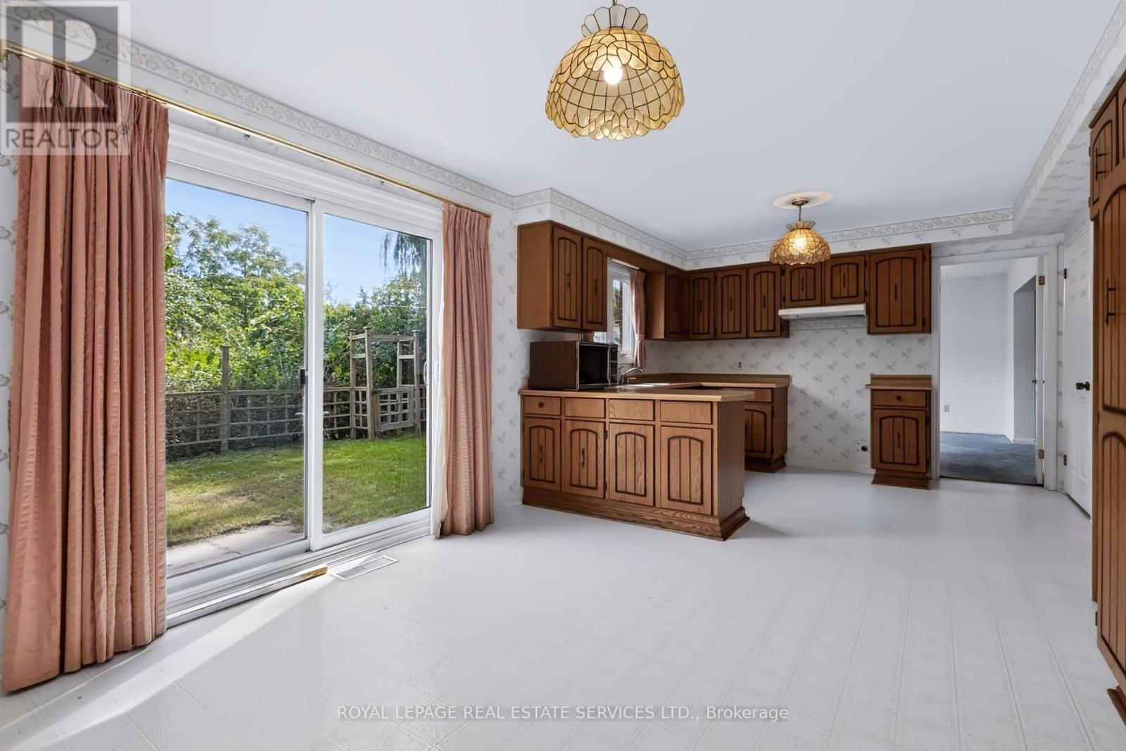 1326 Prince Albert Court Property Photo 14