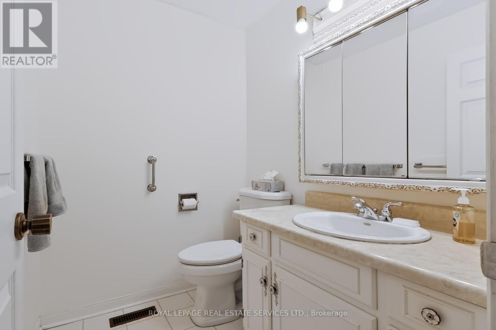 1326 Prince Albert Court Property Photo 23
