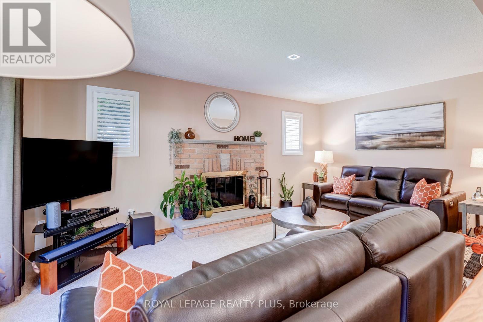 1459 Ravensmoor Crescent Property Photo 13