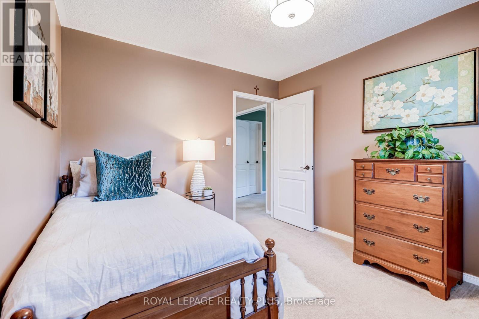 1459 Ravensmoor Crescent Property Photo 28