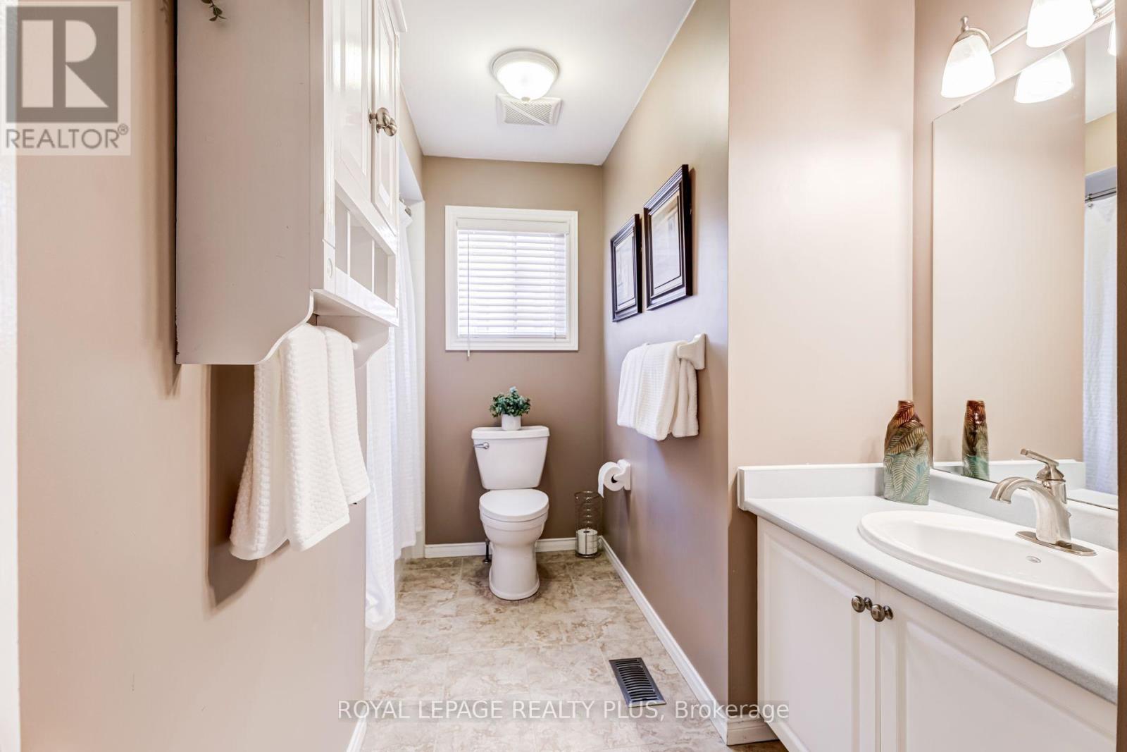 1459 Ravensmoor Crescent Property Photo 34