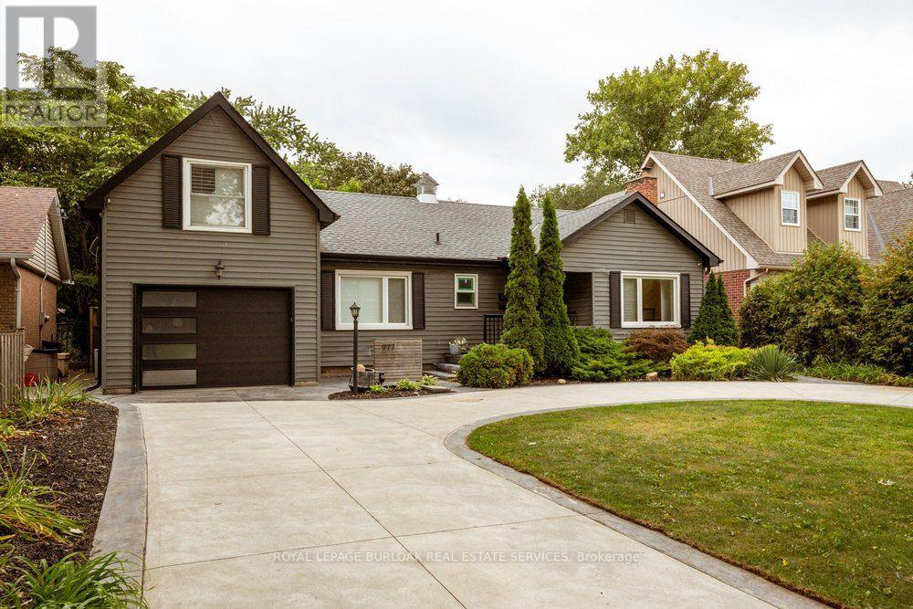 977 Long Drive Property Photo 2