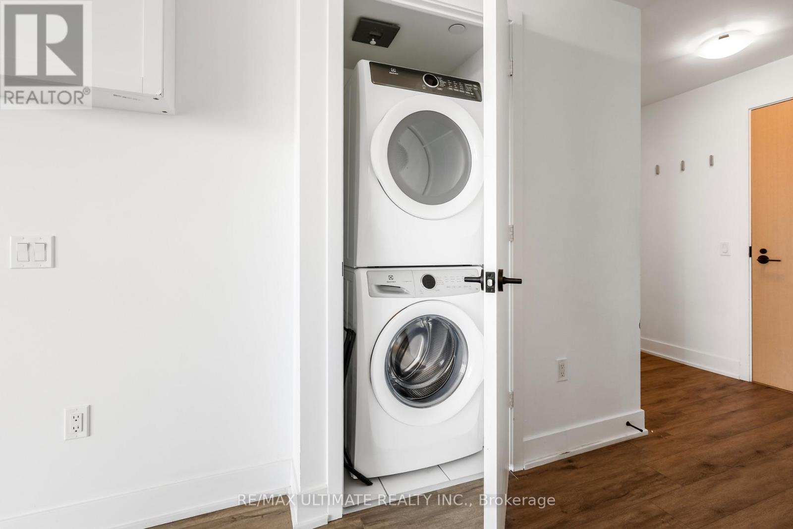 906 - 50 George Butchart Drive Property Photo 10