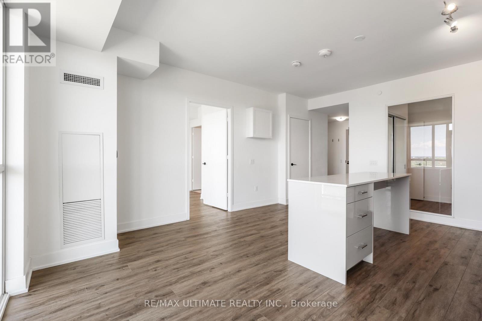 906 - 50 George Butchart Drive Property Photo 11