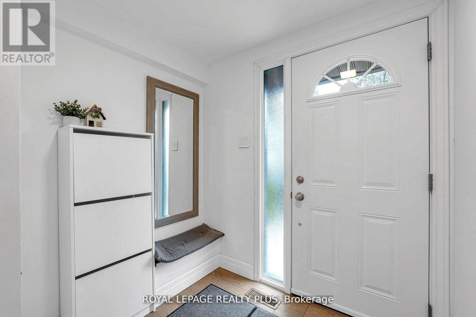 20 - 1755 Rathburn Road E Property Photo 4