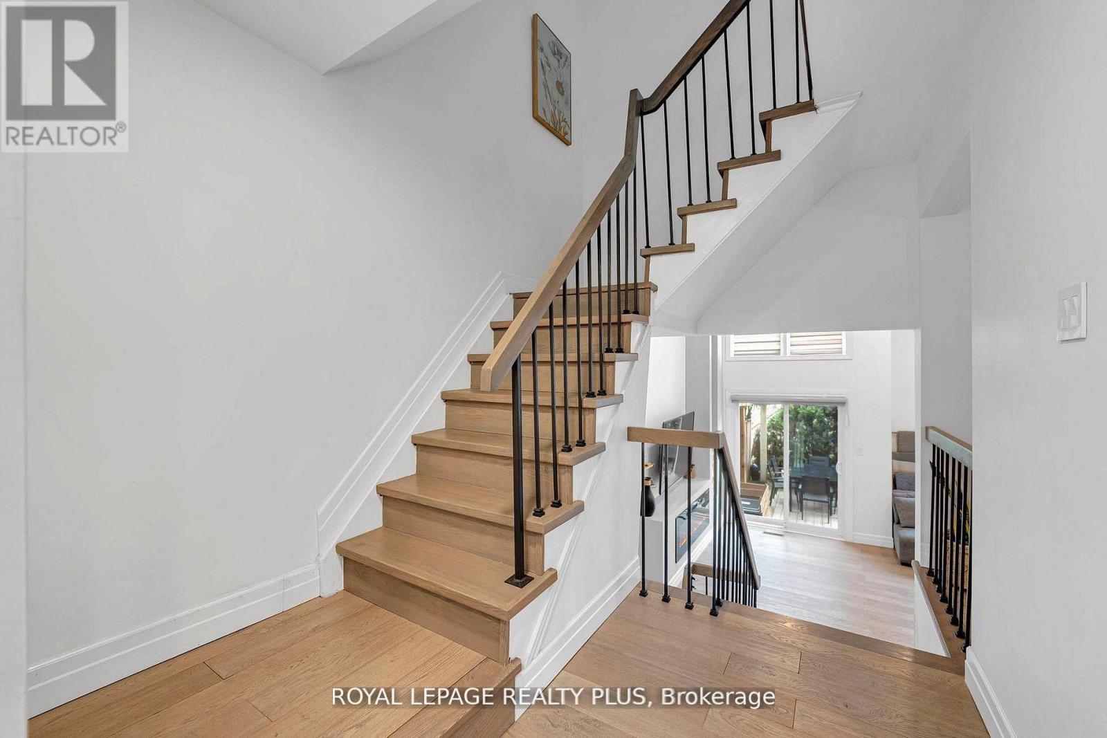 20 - 1755 Rathburn Road E Property Photo 22