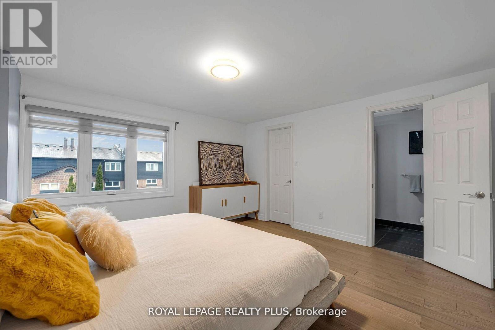 20 - 1755 Rathburn Road E Property Photo 25