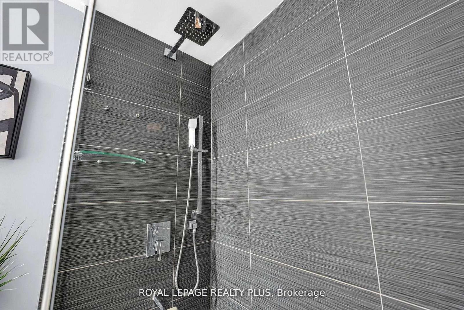 20 - 1755 Rathburn Road E Property Photo 34