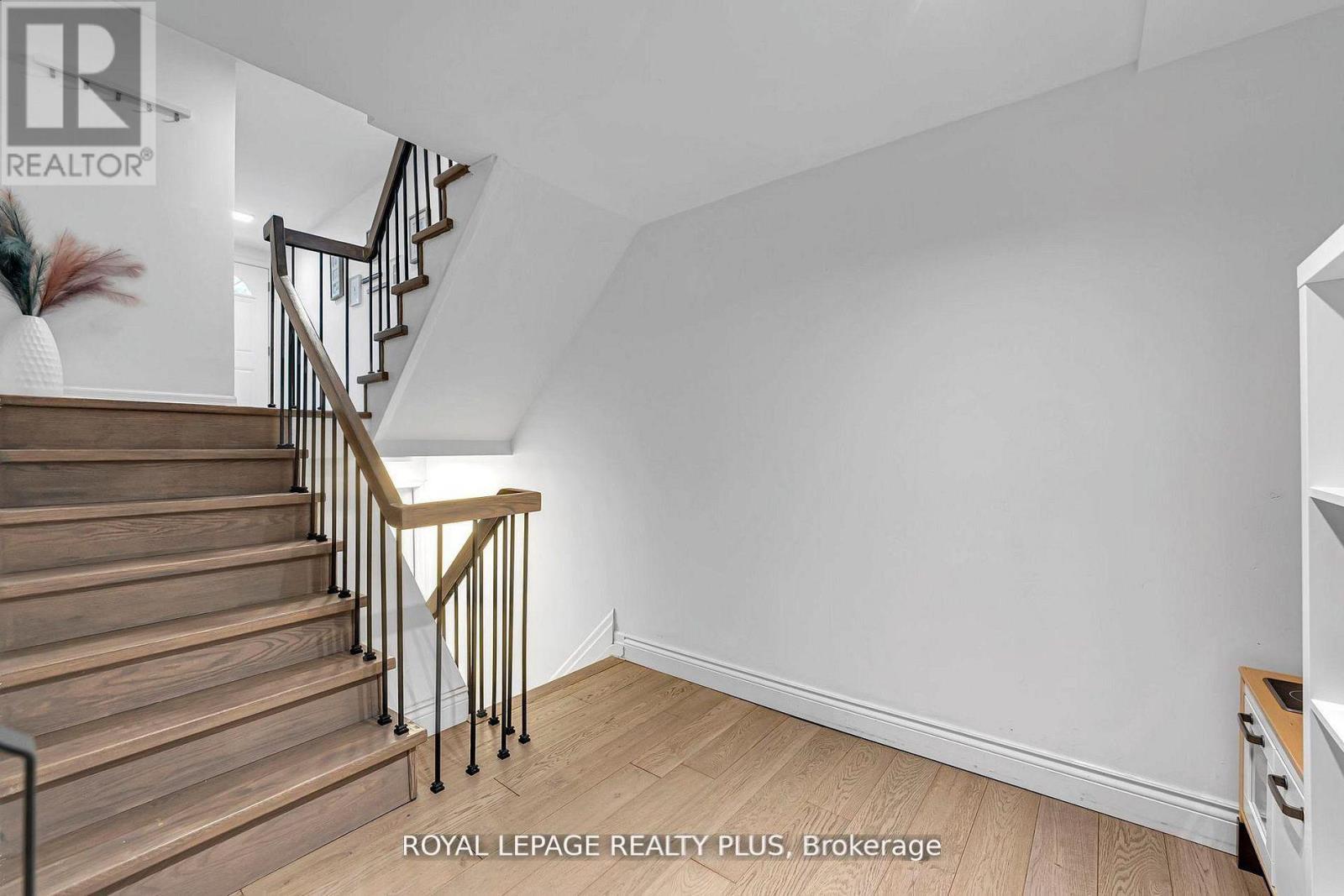 20 - 1755 Rathburn Road E Property Photo 42