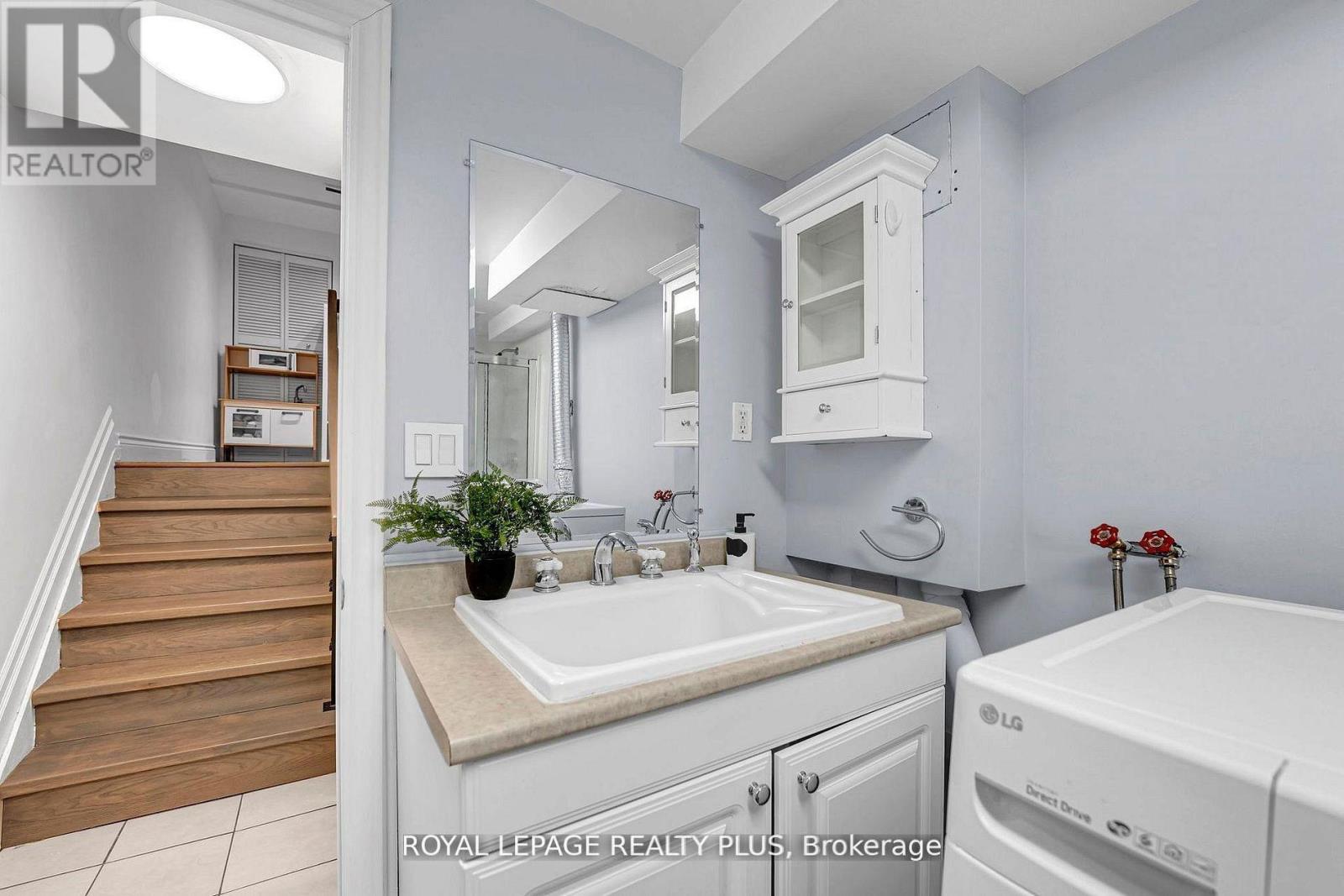 20 - 1755 Rathburn Road E Property Photo 44