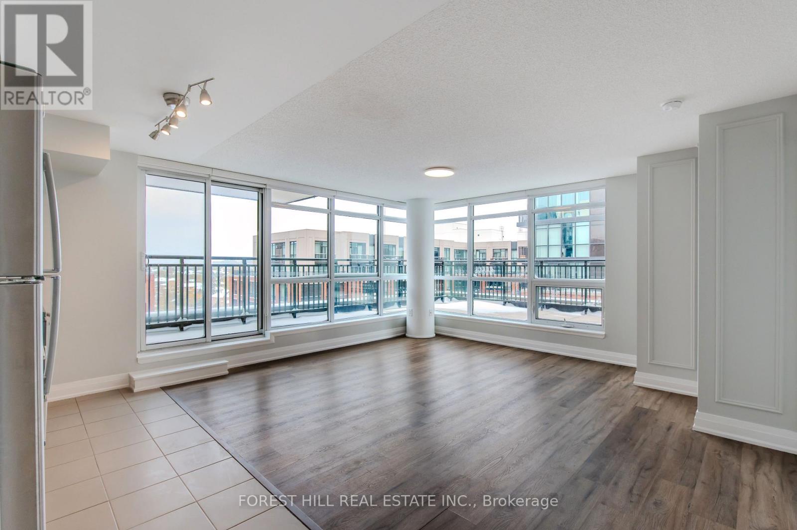 734 - 830 Lawrence Avenue W Property Photo 2
