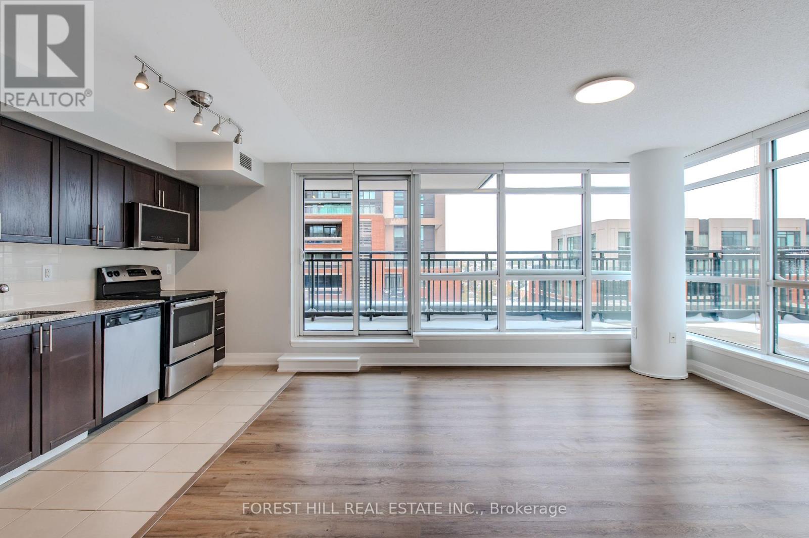 734 - 830 Lawrence Avenue W Property Photo 3