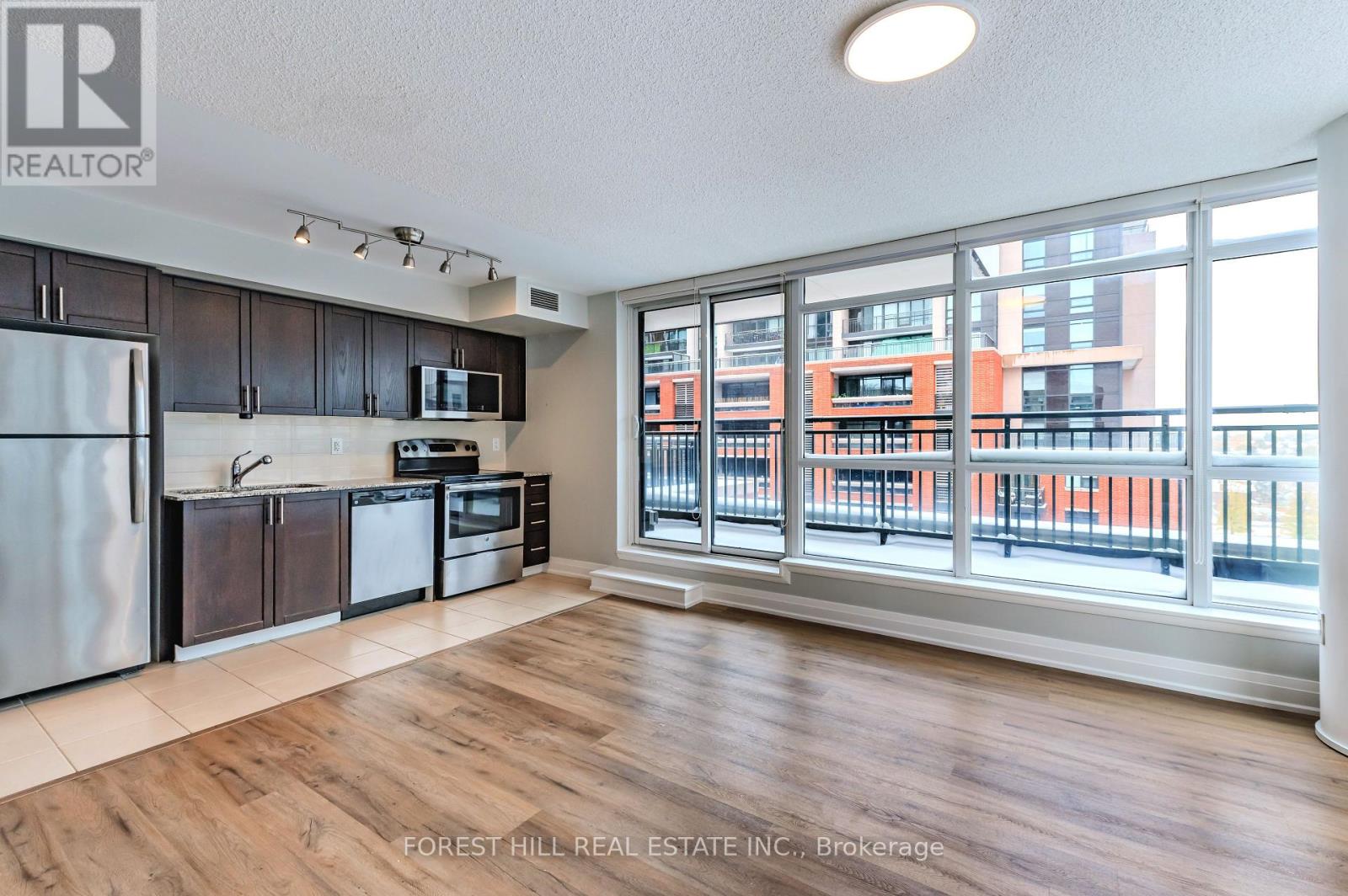 734 - 830 Lawrence Avenue W Property Photo 4