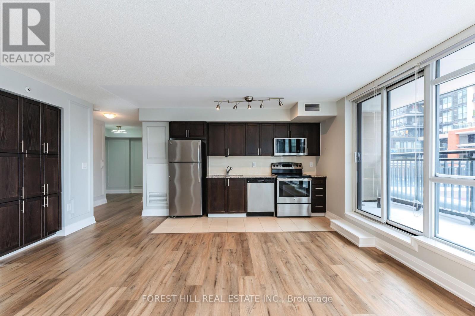 734 - 830 Lawrence Avenue W Property Photo 5
